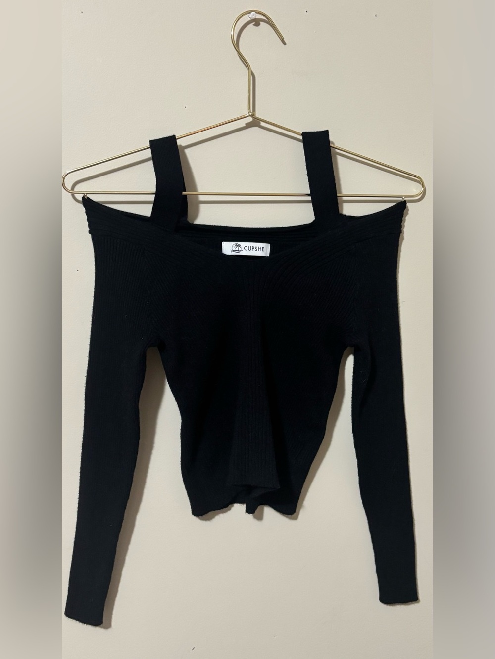 Cupshe Black Off-Shoulder Ribbed Long Sleeve Crop Top